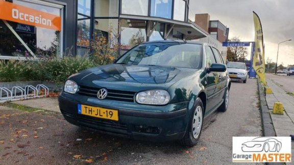 Volkswagen Golf - 1.6 - 1