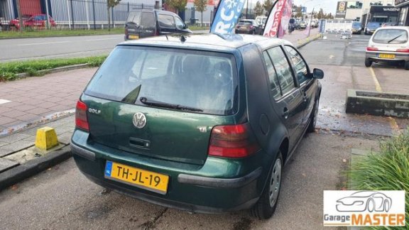 Volkswagen Golf - 1.6 - 1