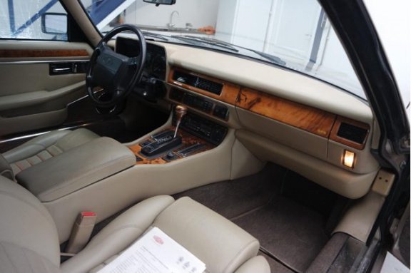 Jaguar XJS - 4.0 Convertible 225PK automaat 6 cilinder SUBLIEME STAAT - Afbeelding 7