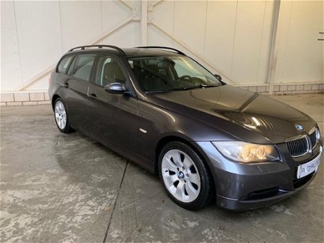 BMW 3-serie Touring - 320i Executive Leer-Xenon-Navi-pdc-cruise-etc - 1