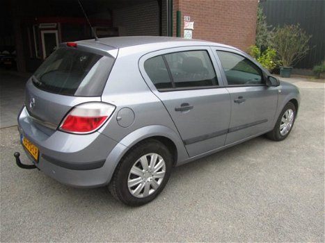 Opel Astra - 1.4 Essentia - 1