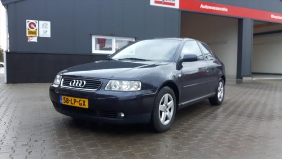 Audi A3 - 1.8 92KW 3D Ambiente - 1