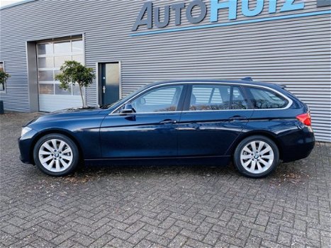 BMW 3-serie Touring - 320d Executive Xenon Navigatie 17 inch Lichmetalen velgen Chrome Line - 1