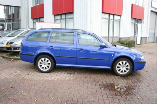 Skoda Octavia Combi - 1.6 Rider Automaat DEALER ONDERHOUDEN/Eerste eigenaar - 1