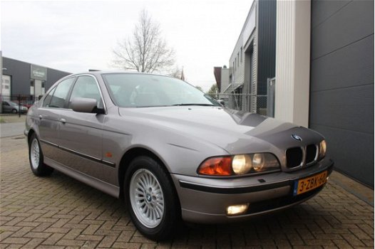 BMW 5-serie - 528i Executive Youngtimer, ZGAN, Perfect onderhouden - 1