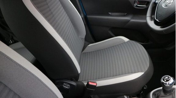 Toyota Aygo - 5-Deurs 1.0 VVT-i x-play | USB | Apple Carplay | Achteruitrij camera | - 1