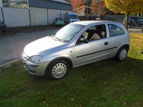 Opel Corsa - 1.2-16V Rhythm met een verse apk - 1