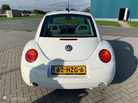 Volkswagen New Beetle - 2.0 Highline - 1