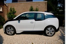 BMW i3 - Basis Comfort Advance Navi Professional/Warmtepomp/Snellaadfunctie/ Prijs is excl. 21% BTW