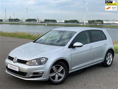 Volkswagen Golf - 1.2 TSI Highline Automaat/Leder/Navi/Stoelverwarming/Start-Stop/Parkeersensoren - 1