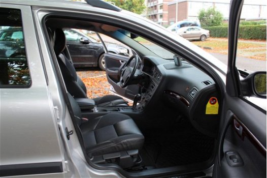 Volvo V70 - 2.4T Aut Comfort Mobi Standkachel Lage bijtelling - 1