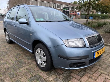 Skoda Fabia Combi - 1.4-16V Ambiente 950000km. APK 08-2020 Serviceboekjes aanwezig - 1