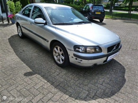 Volvo S60 - 2.4 D5 Edition Nieuwe Apk , trekhaak , rondom gebruiks- sporen . 2.4 D5 - 1