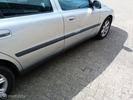 Volvo S60 - 2.4 D5 Edition Nieuwe Apk , trekhaak , rondom gebruiks- sporen . 2.4 D5 - 1