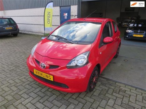 Toyota Aygo - 1.0-12V + 3/5drs.m/z airco 60x occasions.zondag open - 1