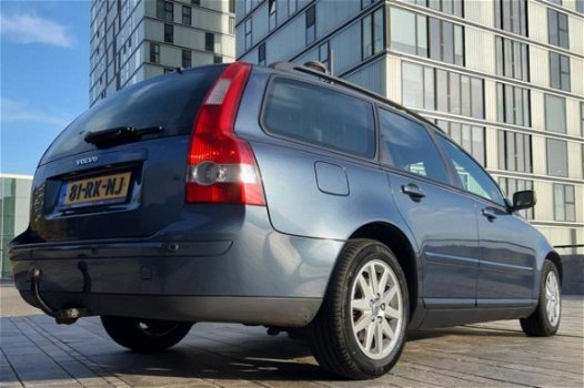 Volvo V50 - 2.0D Summum NAP / APK / NAVI / XENON / PDC / CLIMA / STOELVERW. / LEER / CRUISE - 1