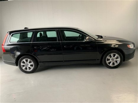 Volvo V70 - 1.6 T4 Kinetic Navigatie Climate+Cruise control - 1