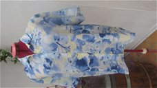 40-2535  Prachtige Blauw gekleurde Bloes Maat XL