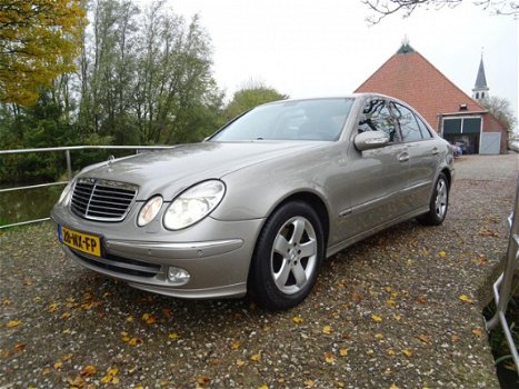 Mercedes-Benz E-klasse - 200 K. Avantgarde met Xenon + PDC 167.500 km NAP € 6.975, - 1