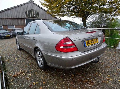 Mercedes-Benz E-klasse - 200 K. Avantgarde met Xenon + PDC 167.500 km NAP € 6.975, - 1