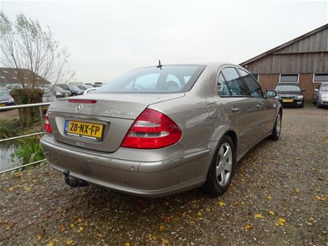 Mercedes-Benz E-klasse - 200 K. Avantgarde met Xenon + PDC 167.500 km NAP € 6.975, - 1