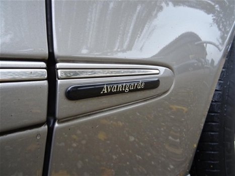 Mercedes-Benz E-klasse - 200 K. Avantgarde met Xenon + PDC 167.500 km NAP € 6.975, - 1