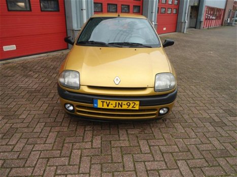 Renault Clio - 1.4 RT APK JUNI 2020 STUURBEKR. 5 -DRS - 1