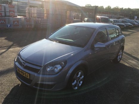 Opel Astra - 1.8 Enjoy (airco, cruisecontrol, lmv, bj04, 2250, -) - 1