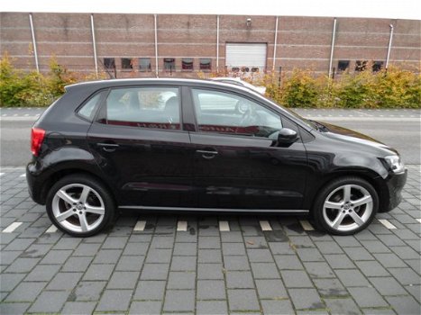 Volkswagen Polo - 1.2 TSI Comfortline 5 deurs , airco, sportvelgen , 6 versnellingen en navigatie - 1