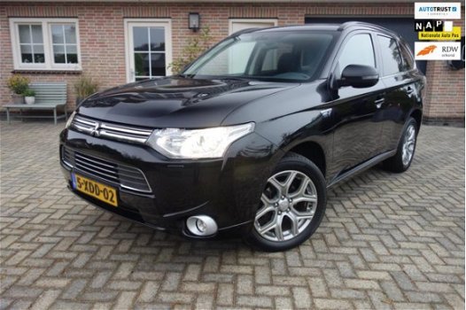 Mitsubishi Outlander - 2.0 PHEV Instyle zeer nette auto vol extra, s navi-PDC-camera - 1