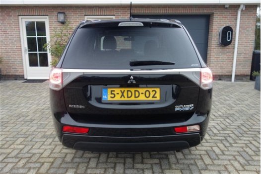 Mitsubishi Outlander - 2.0 PHEV Instyle zeer nette auto vol extra, s navi-PDC-camera - 1