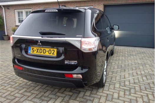 Mitsubishi Outlander - 2.0 PHEV Instyle zeer nette auto vol extra, s navi-PDC-camera - 1