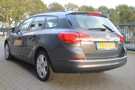 Opel Astra Sports Tourer - 1.4 Turbo Edition / 140 PK / Parkeersensoren / Sport-uitvoering - 1