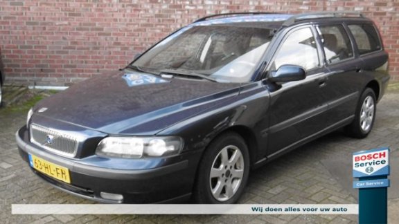 Volvo V70 - 2.4 140PK AUT. Comfortline met NAP - 1