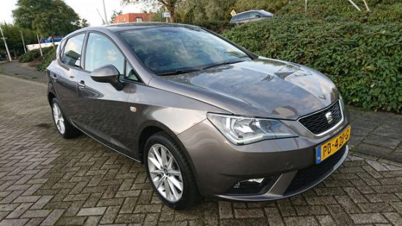 Seat Ibiza - 1.0 EcoTSI Style Connect Navigatie / PDC - 1