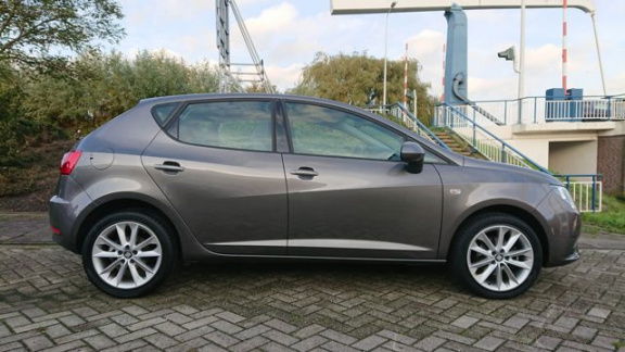 Seat Ibiza - 1.0 EcoTSI Style Connect Navigatie / PDC - 1