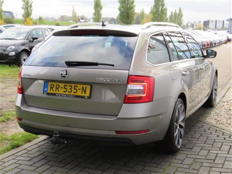 Skoda Octavia Combi - 1.6 TDI Greentech Ambition Business Facelift Trekhaak 18 inch Navi Clima PDC C - 1