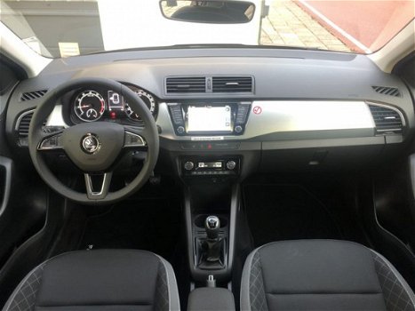 Skoda Fabia - 1.0 TSI Ambition Navigatie Climate Control Lichtmetalen velgen DAB+ - 1