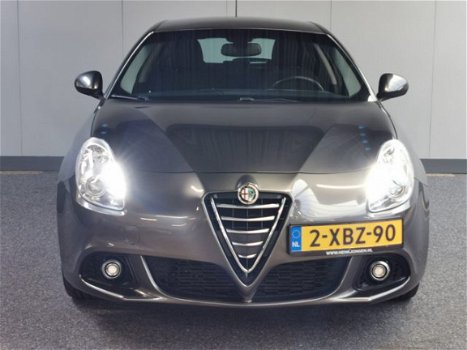 Alfa Romeo Giulietta - 1.4 T Distinctive Lusso AUTOMAAT 170 PK Rijklaar + 6 maanden Bovag-garantie - 1