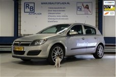 Opel Astra - 1.6 Enjoy 2e EIG / NAP / NIEUW MODEL
