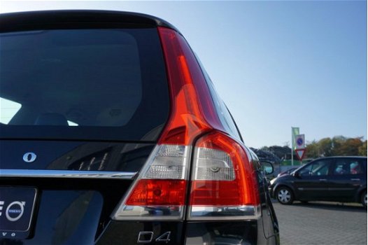 Volvo V70 - 2.0 D4 180pk Nordic+ on call/Standkachel/Trekhaak/Xenon - 1