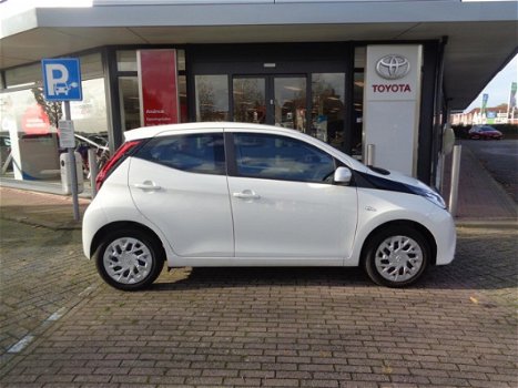 Toyota Aygo - 1.0 VVT-i 72pk 5D x-play - 1