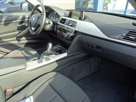 BMW 3-serie - 318d Corporate Lease Essential FULL-MAP NAVI ECC XENON PDC V+A VERWARMDE ZETELS MULTI- - 1