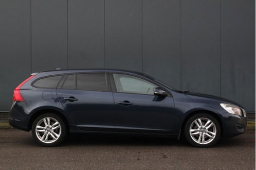 Volvo V60 - 1.6 DRIVe Momentum Leer/Navigatie/Parkeersensor/17