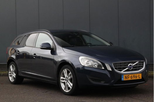 Volvo V60 - 1.6 DRIVe Momentum Leer/Navigatie/Parkeersensor/17