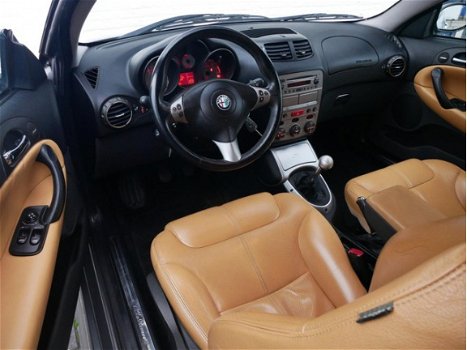 Alfa Romeo GT - 2.0 JTS Distinctive Clima/Cruise/Leder/Bose - 1