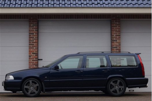 Volvo V70 - 2.3 R Aut. 240 PK Climate, Cruise, Trekhaak, Stoelverwarming - 1