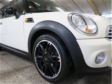 Mini Mini Clubman - 1.6 Cooper Panoramadak Stoelverwarming Parkeersensoren Automatische airco