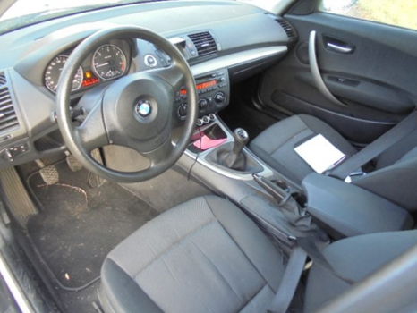 BMW 1-serie - 118d Business Line * Navi * Airco * 5Drs * Nw-APk * SALE - 1