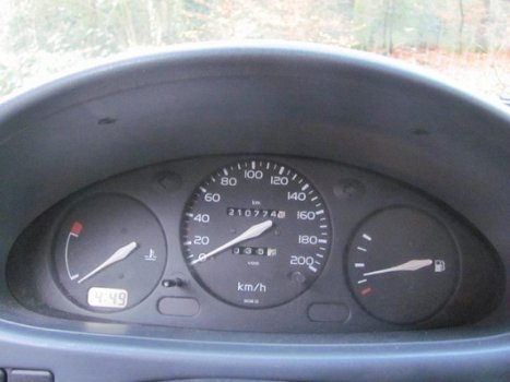 Nissan Micra - 1.0 L automaat - 1